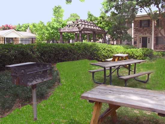 Colonial Plaza Apartments